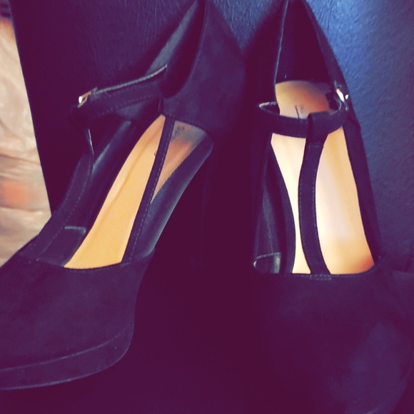 Heels - Picture 1 of 4